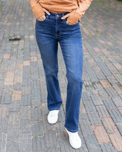 Fleece Straight Leg Jeans In Dark Mid-Wash